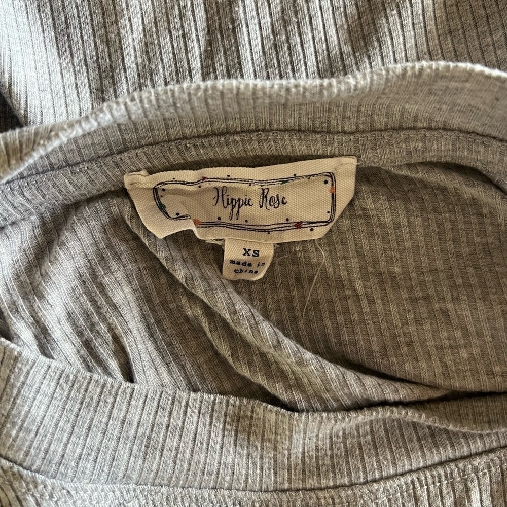 Hippie Rose Gray Ribbed Crew Neck Top XS - Picture 3 of 3